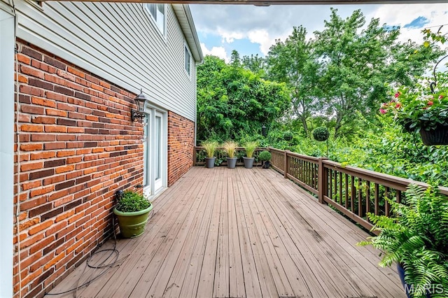 2211 Viewroyal Dr, Des Peres, MO 63131 - view of deck