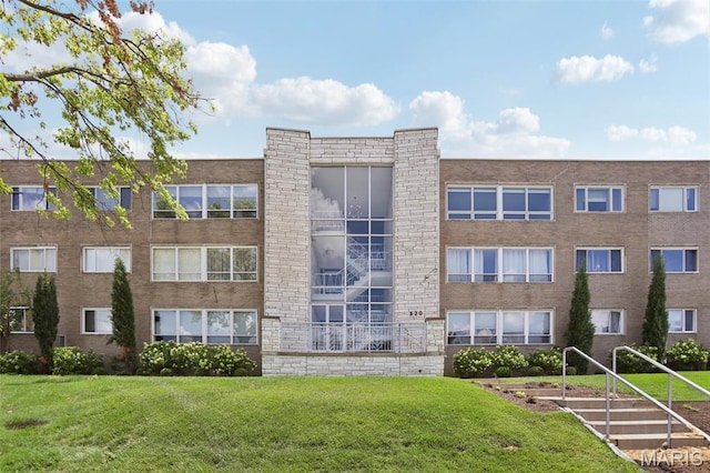 520 S Brentwood Blvd Unit 3A, Saint Louis, MO 63105 - view of apartment building / complex