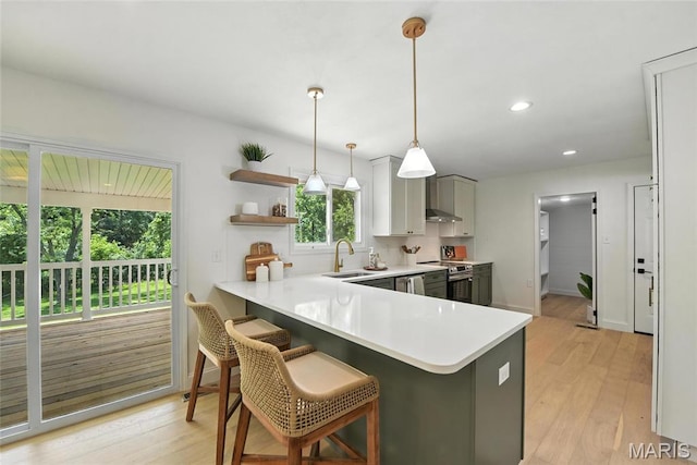 15282 Springrun Dr, Chesterfield, MO 63017 - kitchen with light countertops, light wood-style flooring, a peninsula, a breakfast bar, and recessed lighting
