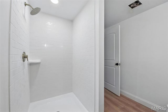 15282 Springrun Dr, Chesterfield, MO 63017 - bathroom featuring a tile shower and wood finished floors