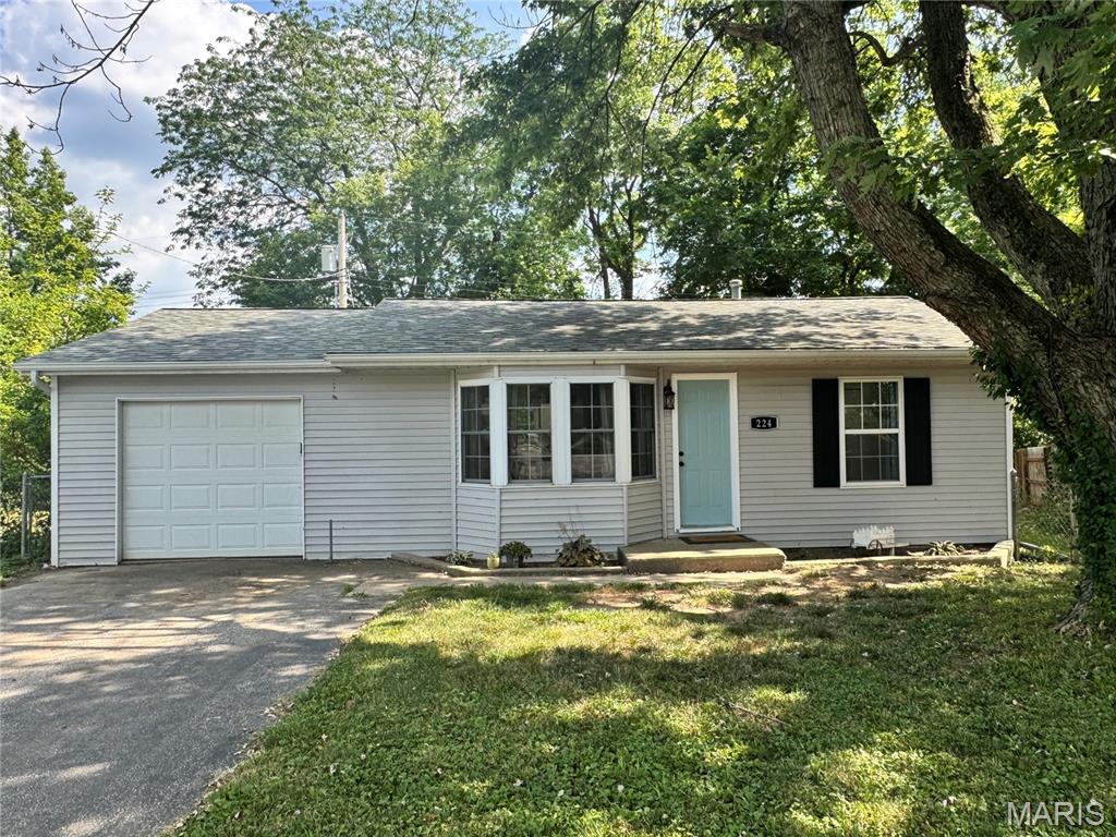 224 Lucinda Dr, Fairview Heights, IL 62208 - photo 1