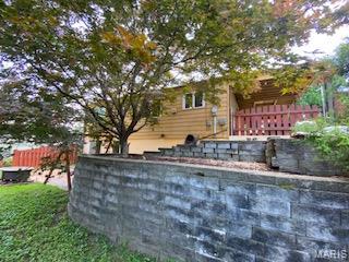 1709 Leafcrest Dr, Hazelwood, MO 63042