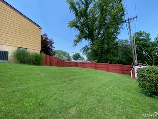 1709 Leafcrest Dr, Hazelwood, MO 63042