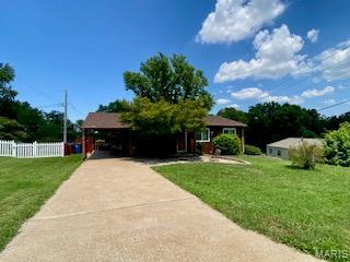 1709 Leafcrest Dr, Hazelwood, MO 63042