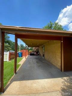 1709 Leafcrest Dr, Hazelwood, MO 63042