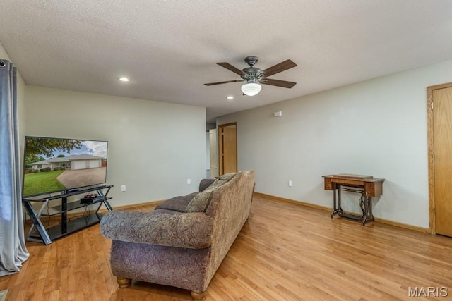 1124 Carpentry Cir, Lebanon, MO 65536 - living room featuring ceiling fan, light wood-style floors, and recessed lighting