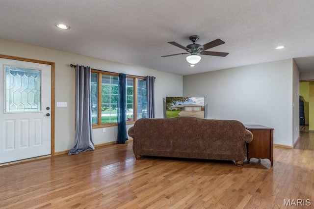 1124 Carpentry Cir, Lebanon, MO 65536 - living room featuring light wood finished floors, a ceiling fan, recessed lighting, and a textured ceiling
