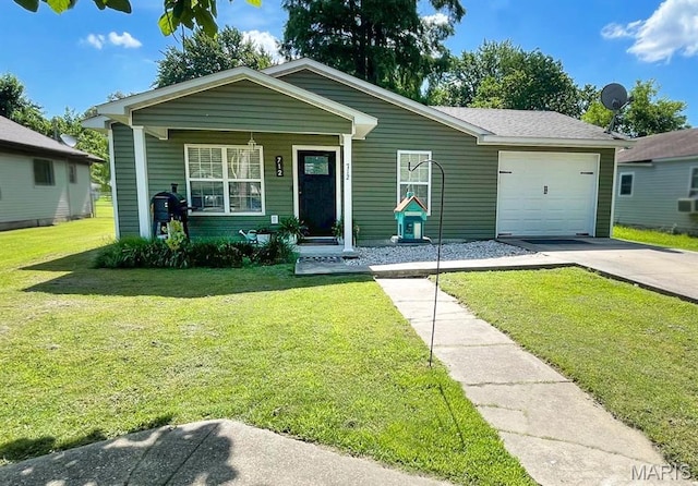 712 W Oak St, Dexter, MO 63841 - view of front of house featuring a garage, driveway, a front yard, and covered porch
