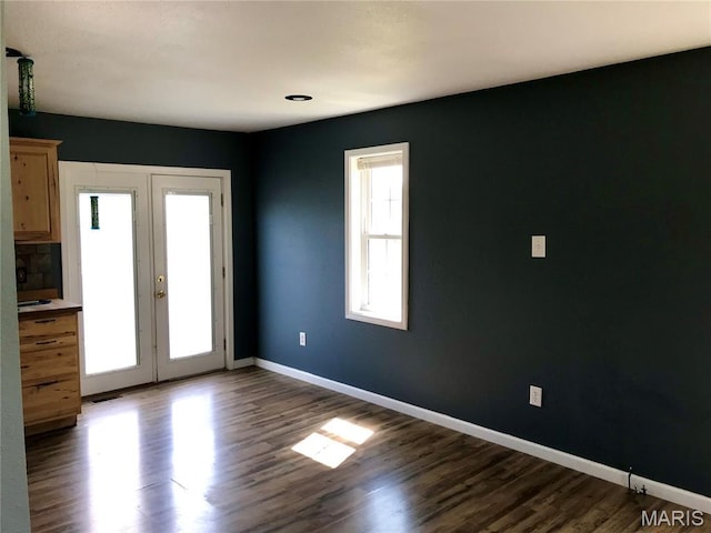 1462 Windle Rd, Cuba, MO 65453 - unfurnished room featuring dark wood finished floors and baseboards