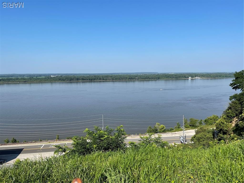 711 Riverview Dr, Alton, IL 62002