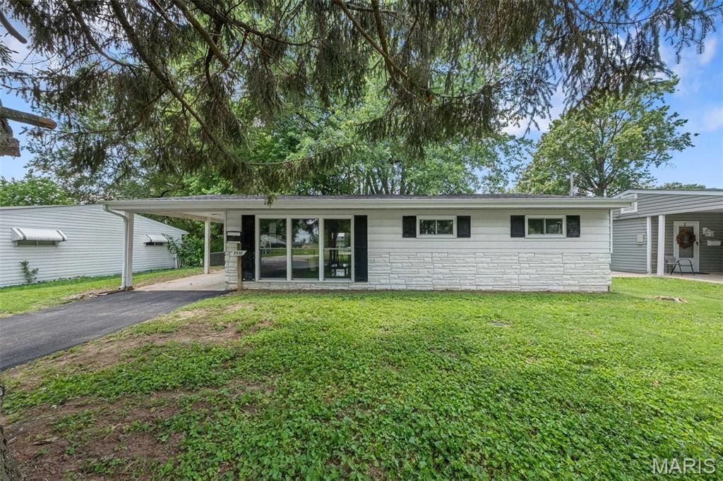 9538 Margo Ann Ln, Woodson Terrace, MO 63134 - photo 1
