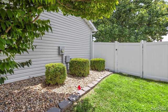 2330 Eagle Pines Dr, Saint Charles, MO 63303 - view of yard with a gate