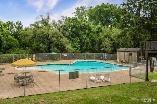 2449 Forest Shadows Dr, Saint Louis, MO 63136 - community pool with a patio