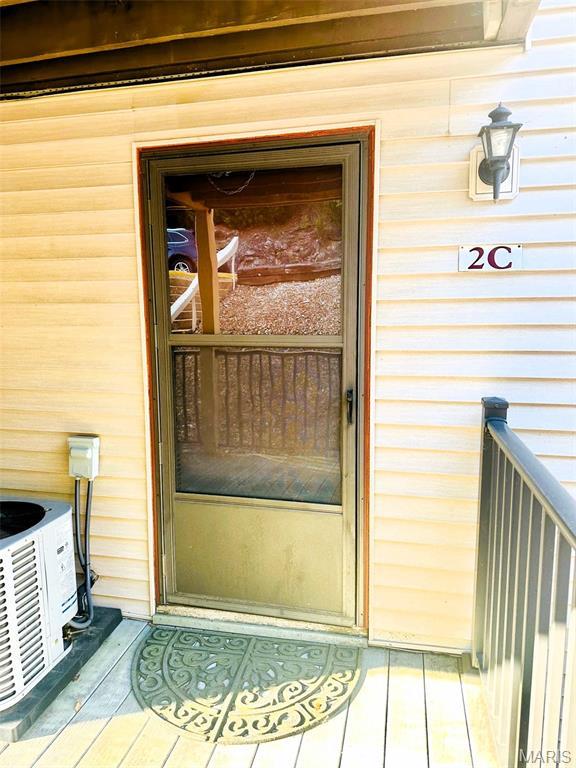 40 Robinwood Unit 2C, Lake Ozark, MO 65049 - property entrance