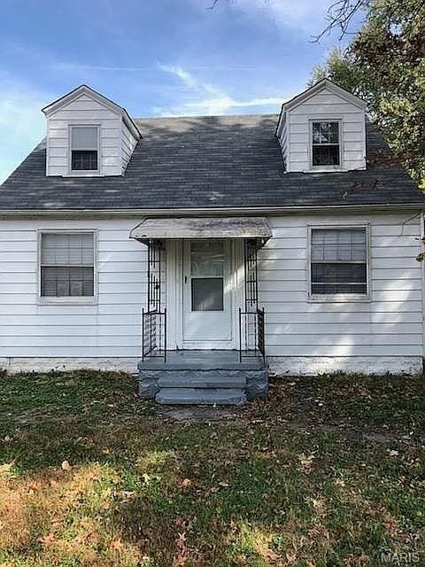419 Garrison Ave, Cahokia, IL 62206 - cape cod home featuring a front lawn