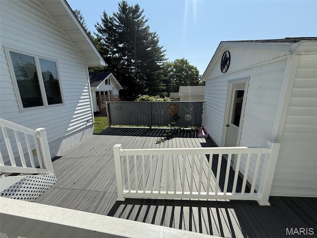 1220 W Edwards St, Vandalia, IL 62471 - view of wooden deck