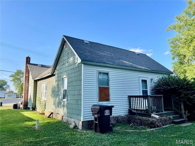 204 E Columbia St, Litchfield, IL 62056 - back of property with a yard and roof with shingles