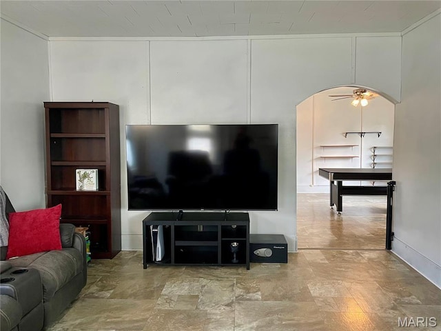 204 E Columbia St, Litchfield, IL 62056 - living room with arched walkways