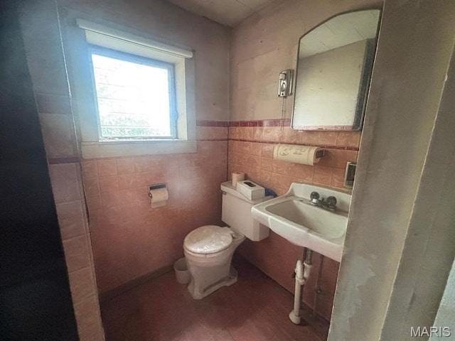 1406 Rhodes St, Granite City, IL 62040 - bathroom with tile walls and wainscoting