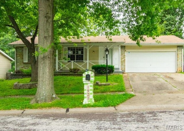 1921 Lakeheights Ln, Saint Louis, MO 63138 - photo 1