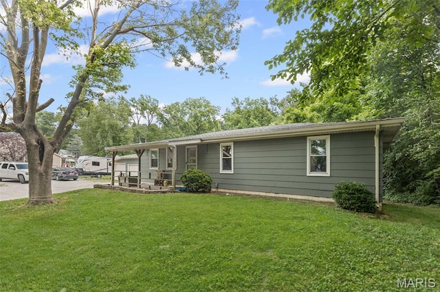 1752 N Bluff Rd, Collinsville, IL 62234 - view of front of property featuring a front lawn