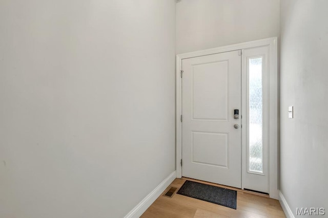 845 Kingston Hills Ct, Fenton, MO 63026 - foyer with light wood finished floors and baseboards