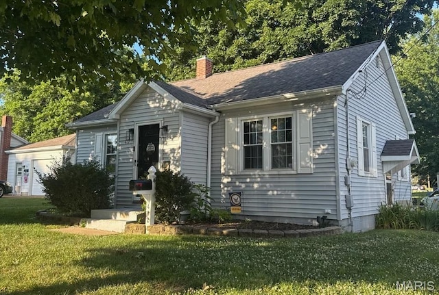 412 Monroe St, Waterloo, IL 62298 - bungalow-style home with a chimney, a front yard, and a shingled roof