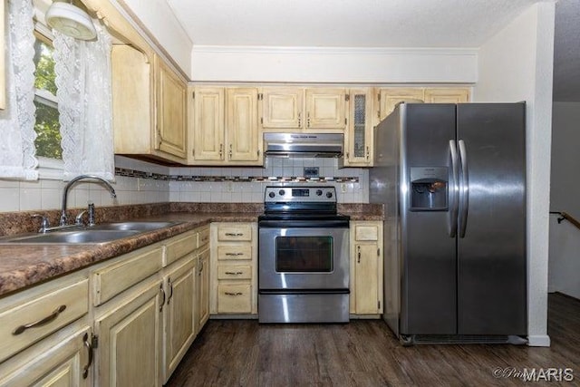 916 Kansas St, Mountain View, MO 65548 - kitchen featuring stainless steel appliances, under cabinet range hood, dark countertops, and decorative backsplash