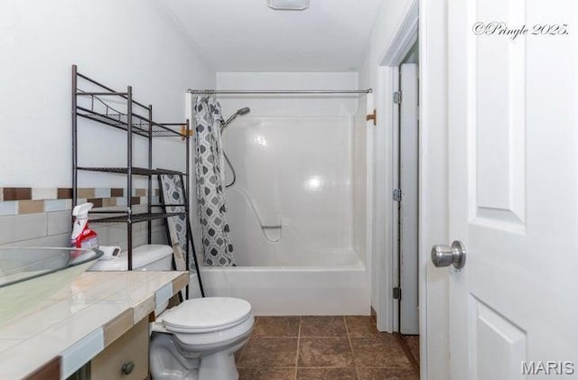 916 Kansas St, Mountain View, MO 65548 - full bath featuring backsplash, shower / tub combo, and vanity
