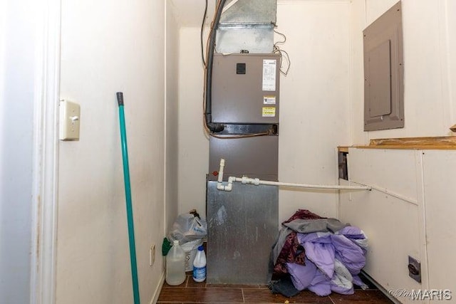 916 Kansas St, Mountain View, MO 65548 - utility room featuring electric panel