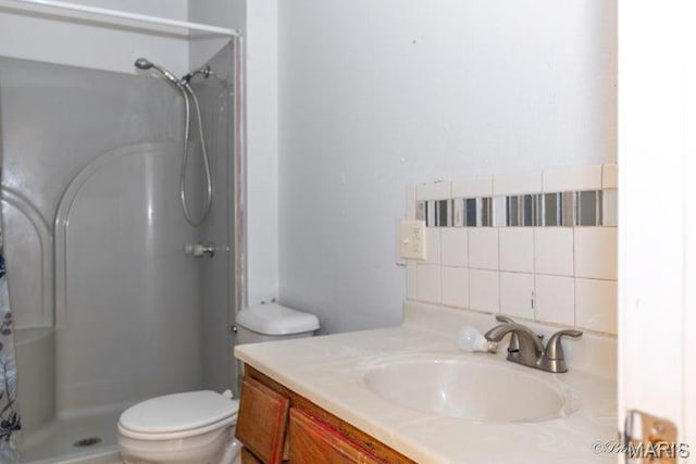 916 Kansas St, Mountain View, MO 65548 - bathroom with a shower, vanity, and decorative backsplash