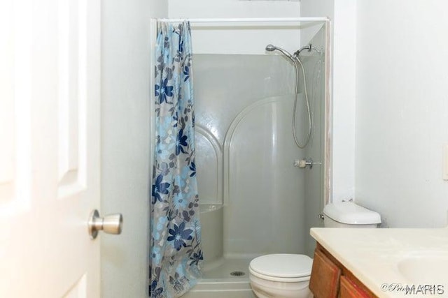 916 Kansas St, Mountain View, MO 65548 - bathroom with vanity and curtained shower
