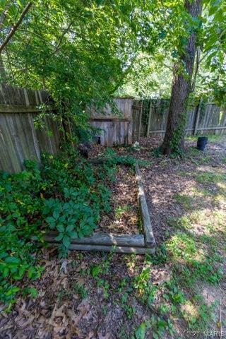 916 Kansas St, Mountain View, MO 65548 - view of fenced backyard