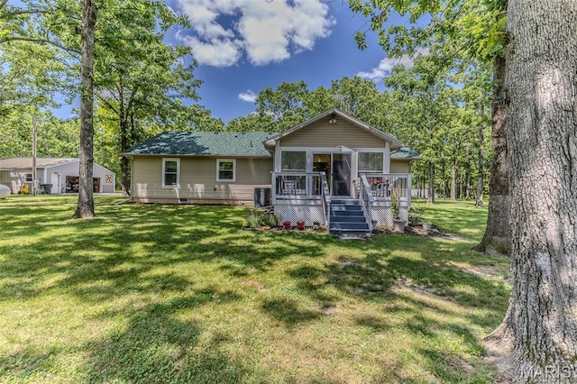 view of front of house featuring a deck and a front yard