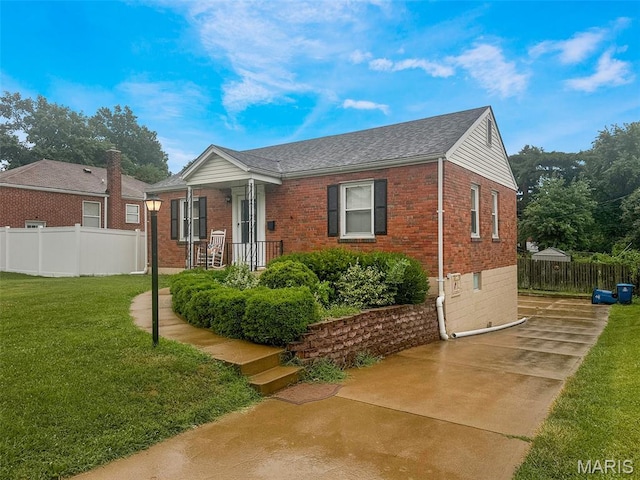 2806 Mohattan Ln, Saint Louis, MO 63125 - single story home featuring brick siding and roof with shingles
