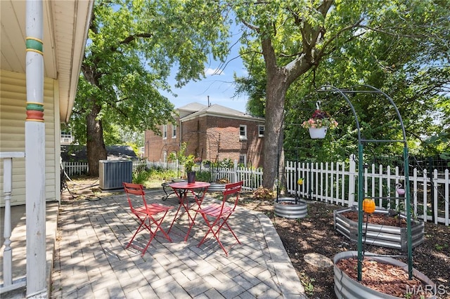 549 E 9th St, Alton, IL 62002 - view of patio / terrace with outdoor dining space