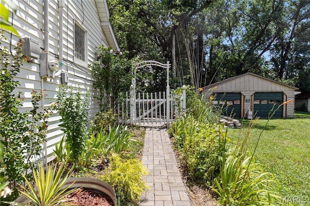 549 E 9th St, Alton, IL 62002 - view of yard with a gate, a garage, and an outbuilding