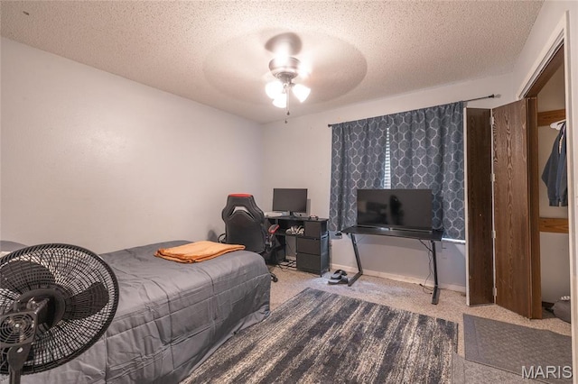 305 Pine Tree Rd, Rolla, MO 65401 - bedroom featuring carpet flooring and a textured ceiling