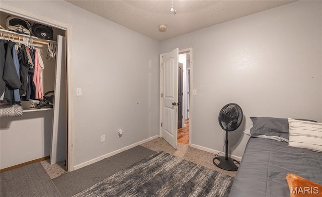 305 Pine Tree Rd, Rolla, MO 65401 - carpeted bedroom featuring a closet and a textured ceiling