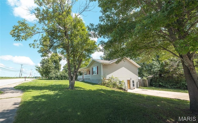 305 Pine Tree Rd, Rolla, MO 65401 - view of side of property with a yard and concrete driveway