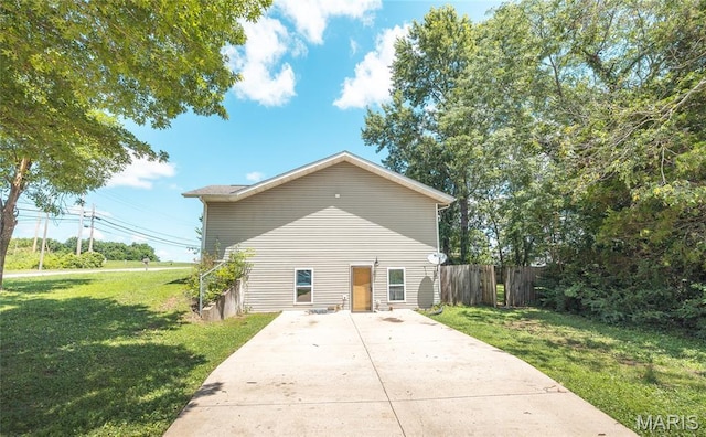 305 Pine Tree Rd, Rolla, MO 65401 - back of property with concrete driveway and a patio
