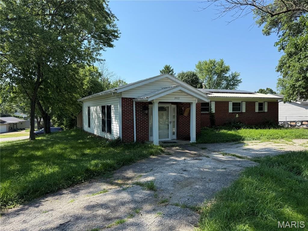3902 Lexington Dr, Harvester Township, MO 63304 - photo 1