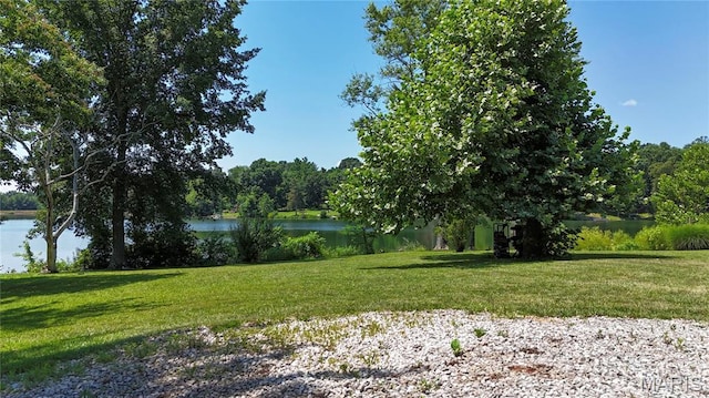 4244 N Shore Dr, Hillsboro, MO 63050