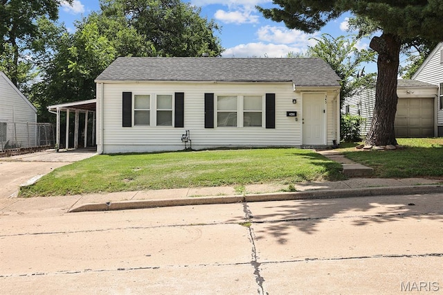 345 Mueller Ave, Ferguson, MO 63135 - bungalow-style home with a front yard, driveway, and a shingled roof