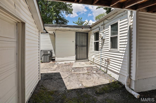 345 Mueller Ave, Ferguson, MO 63135 - property entrance
