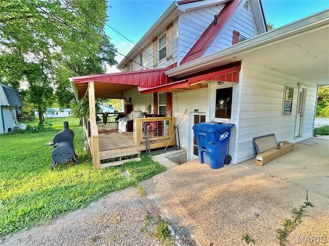 1409 S Washington St, Salem, MO 65560 - view of home's exterior featuring a carport, a lawn, driveway, and a deck