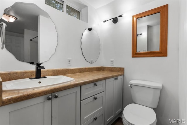 911 Cordova St, Saint Ferdinand Township, MO 63138 - bathroom featuring vanity and toilet