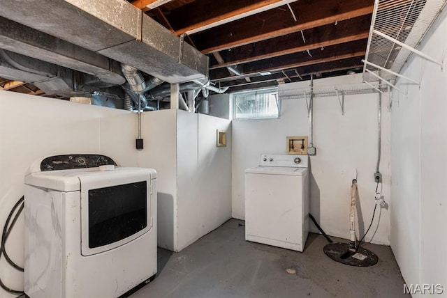 911 Cordova St, Saint Ferdinand Township, MO 63138 - laundry area featuring washing machine and clothes dryer