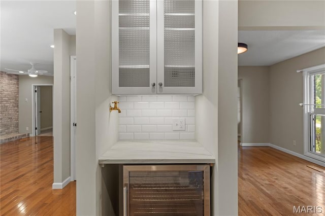 502 Lalor Dr, Manchester, MO 63011 - bar featuring beverage cooler, wood finished floors, decorative backsplash, ceiling fan, and recessed lighting