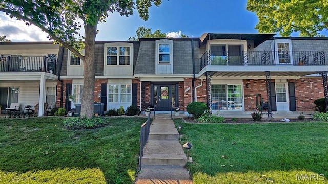 1669 Mayenne Ct Unit B, Mehlville, MO 63125 - townhome / multi-family property featuring mansard roof, brick siding, and a front yard